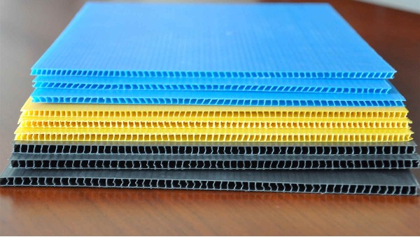 青島中空板廠家哪里有中空板周轉(zhuǎn)箱？